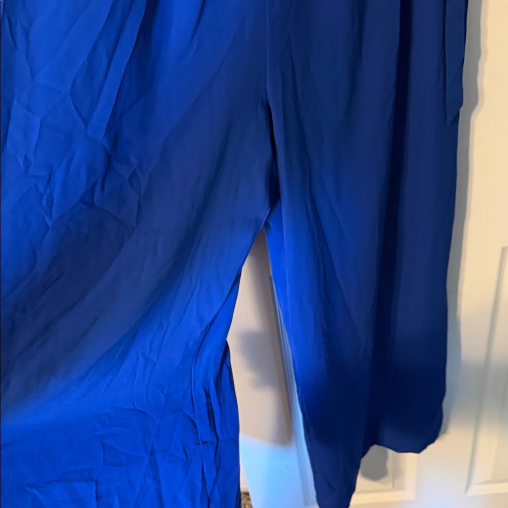 Elegant Blue Sleeveless Dress - Picture 2 of 6